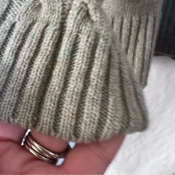 Alashan Wool and Cashmere Blend Fisherman Turtleneck in Sage Green size Large - Picture 12 of 15